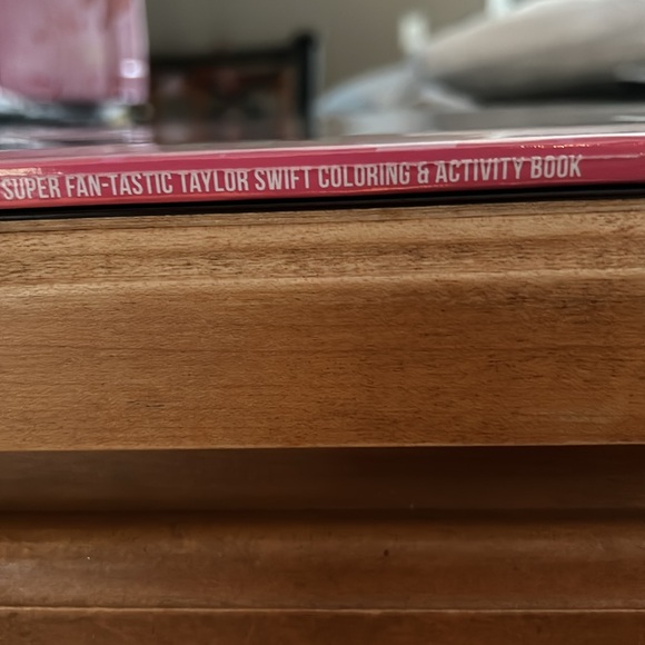 NWT TAYLOR SWIFT NEW IN PACKAGING ACTIVITY BOOK- - Picture 5 of 5